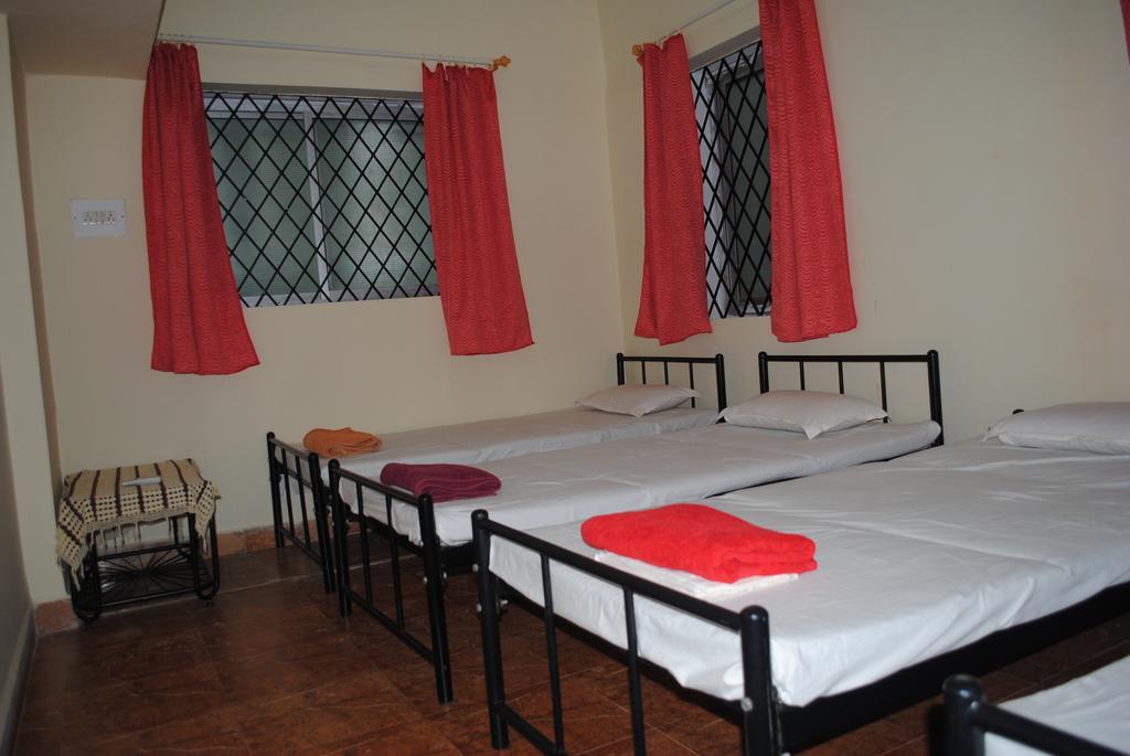 Joe And Marietta'S Guesthouse Calangute Zimmer foto