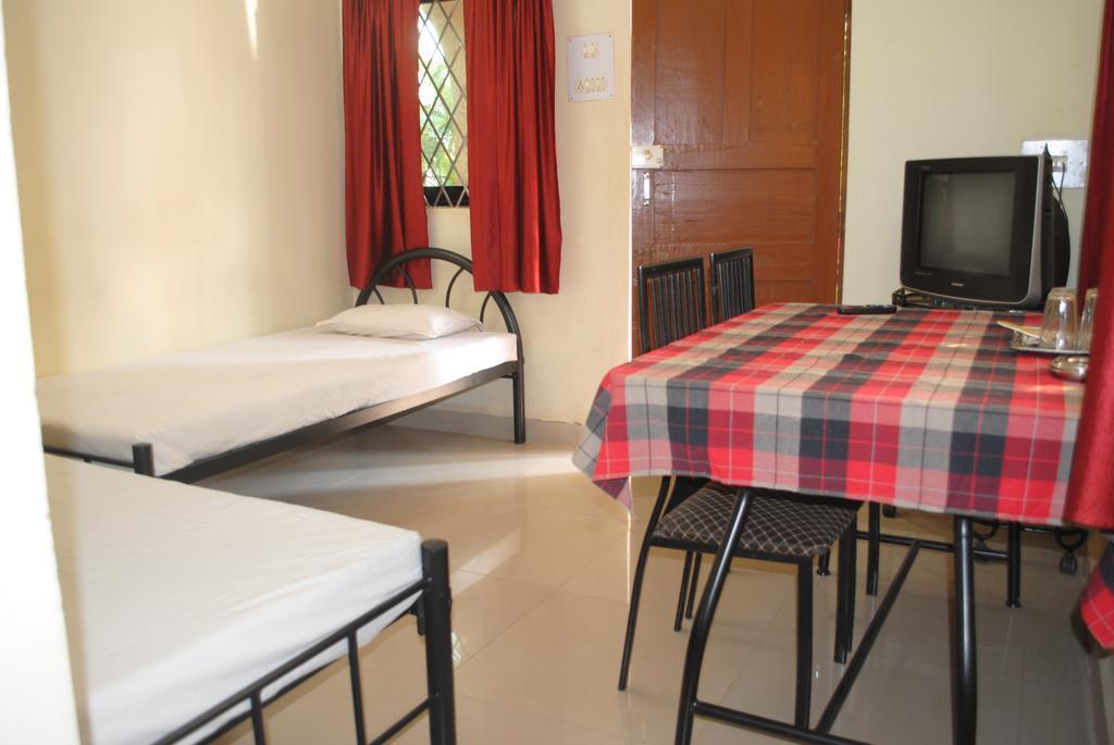 Joe And Marietta'S Guesthouse Calangute Zimmer foto