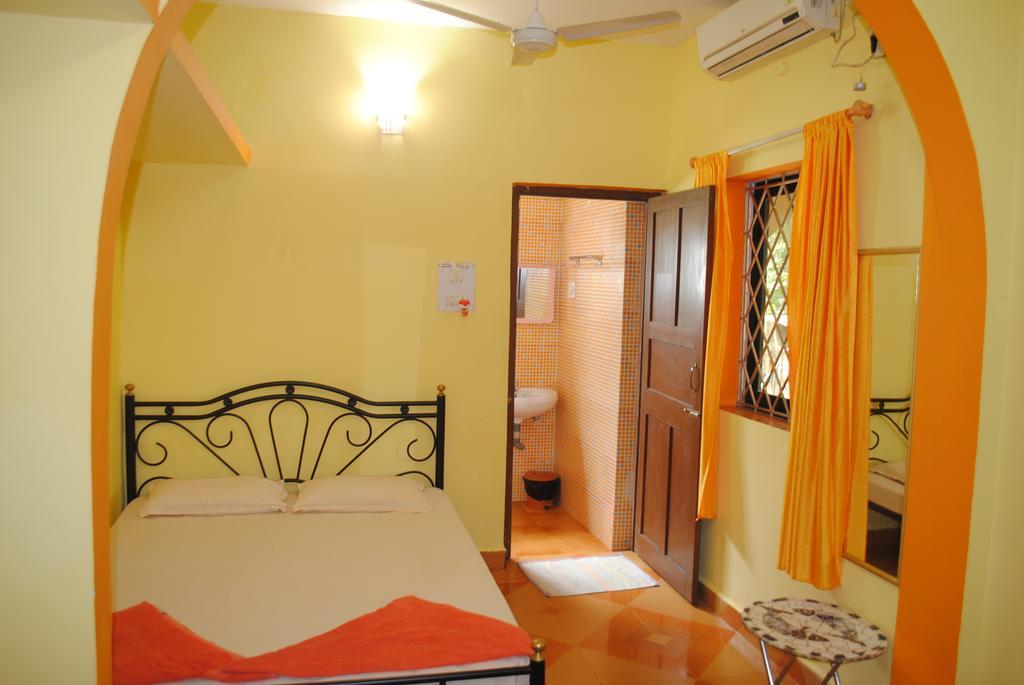 Joe And Marietta'S Guesthouse Calangute Zimmer foto