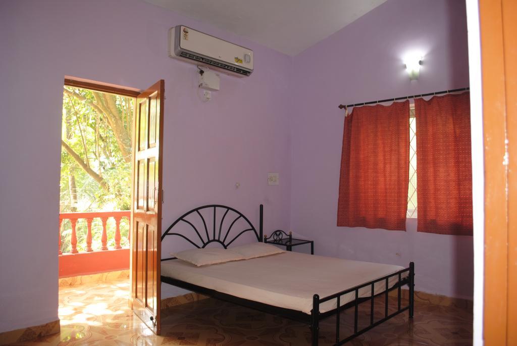 Joe And Marietta'S Guesthouse Calangute Zimmer foto