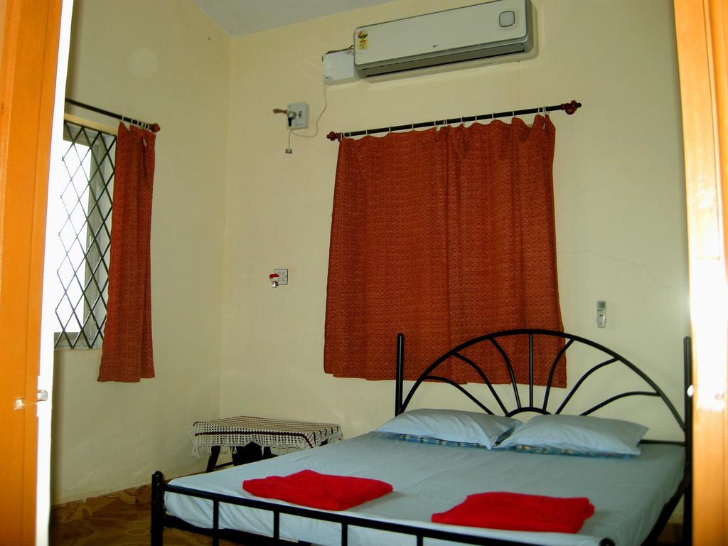 Joe And Marietta'S Guesthouse Calangute Zimmer foto